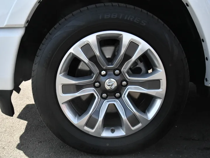 BRIGHT WHITE CLEARCOAT, 2020 RAM 1500 Image 10