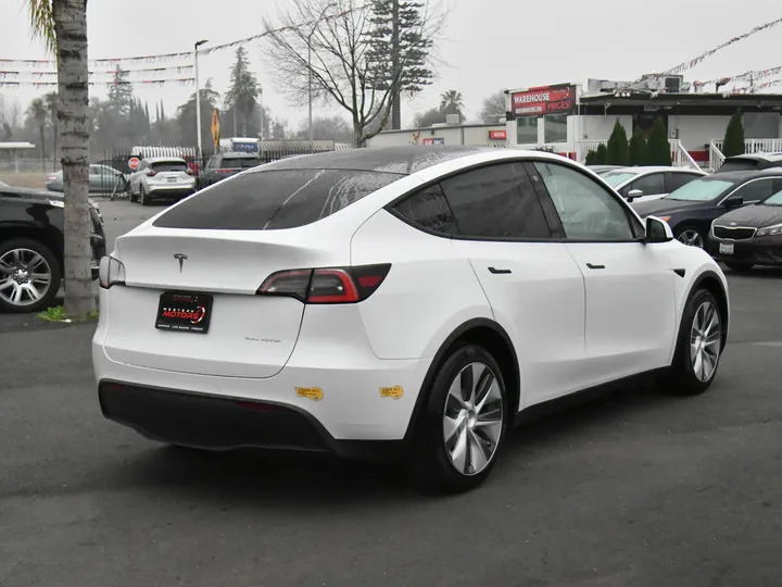 WHITE, 2021 TESLA MODEL Y Image 7