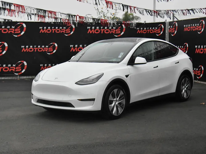 WHITE, 2021 TESLA MODEL Y Image 3