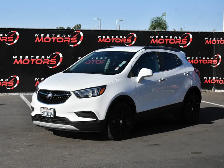 SUMMIT WHITE, 2021 BUICK ENCORE Image 3