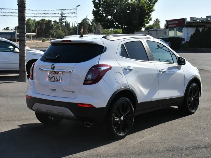 SUMMIT WHITE, 2021 BUICK ENCORE Image 7