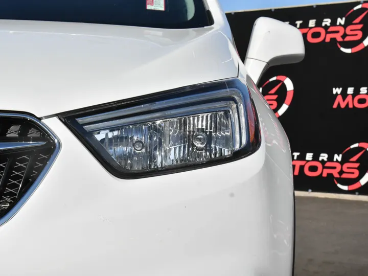 SUMMIT WHITE, 2021 BUICK ENCORE Image 9