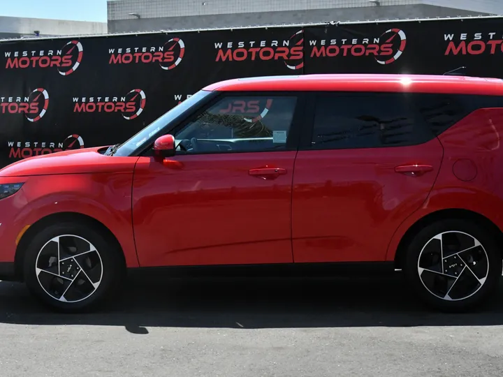 INFERNO RED, 2024 KIA SOUL Image 4