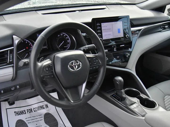 BLACK, 2022 TOYOTA CAMRY Image 13