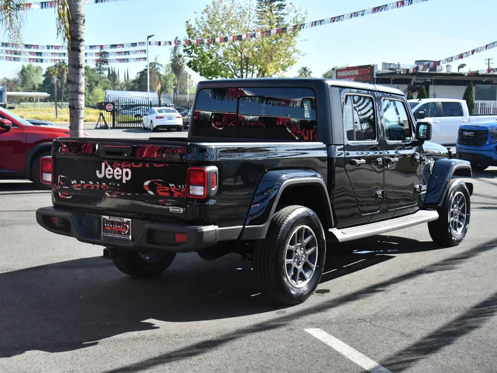BLACK CLEARCOAT, 2023 JEEP GLADIATOR Image 7