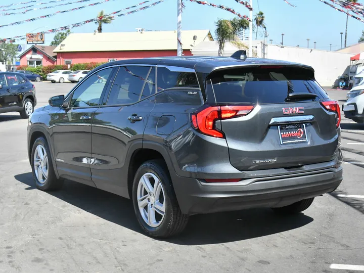 GRAPHITE GRAY METALLIC, 2018 GMC TERRAIN Image 5