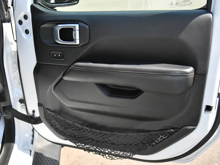 BRIGHT WHITE CLEARCOAT, 2022 JEEP WRANGLER 4XE Image 40