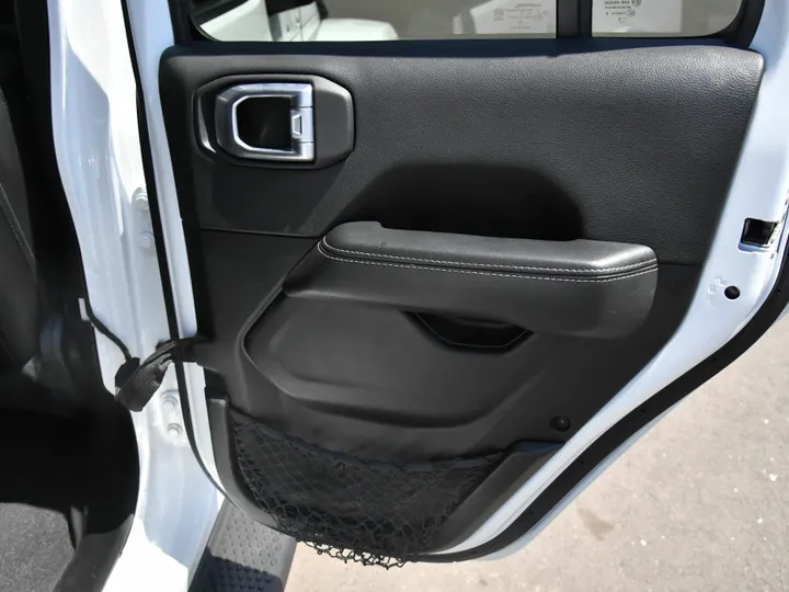 BRIGHT WHITE CLEARCOAT, 2022 JEEP WRANGLER 4XE Image 38