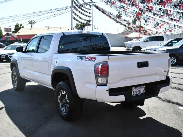 WHITE, 2022 TOYOTA TACOMA 4WD Image 5