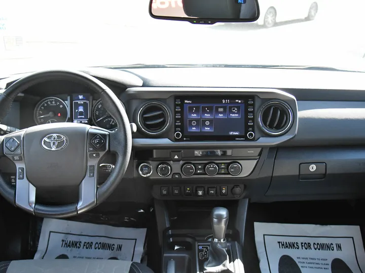 WHITE, 2022 TOYOTA TACOMA 4WD Image 30