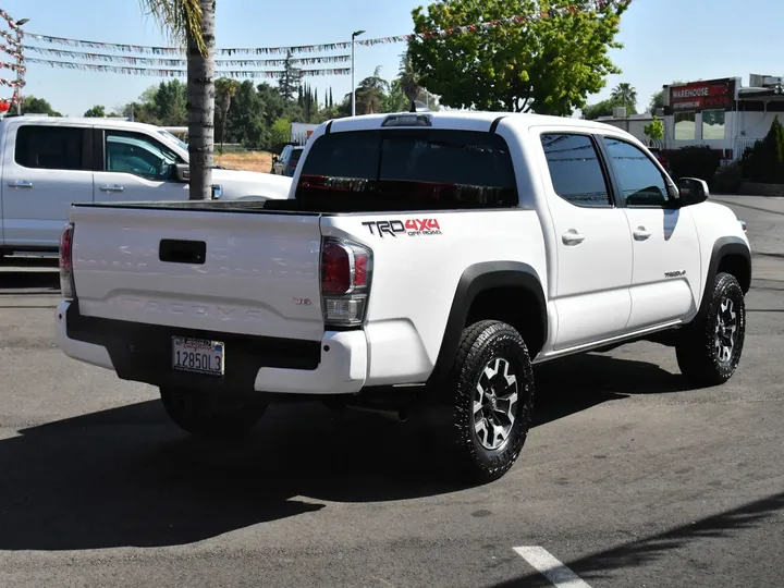 WHITE, 2022 TOYOTA TACOMA 4WD Image 7