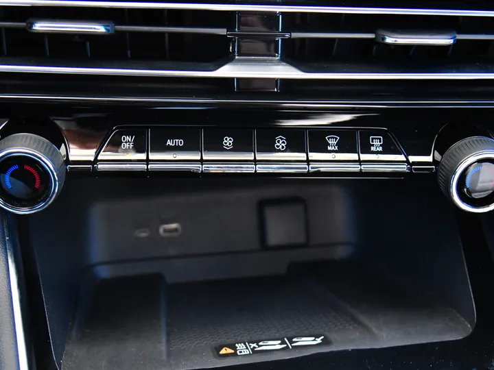 LAKESHORE BLUE METALLIC, 2025 CHEVROLET TRAVERSE Image 22