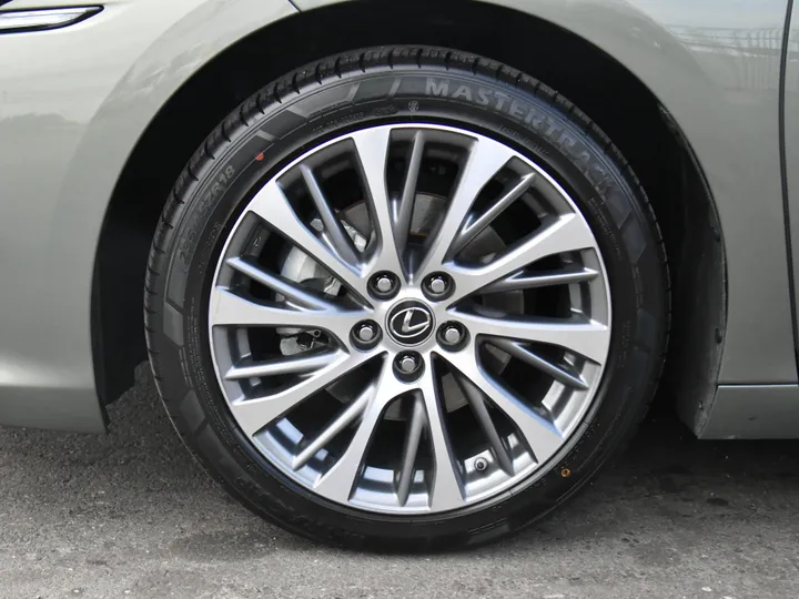 GREEN, 2021 LEXUS ES Image 10