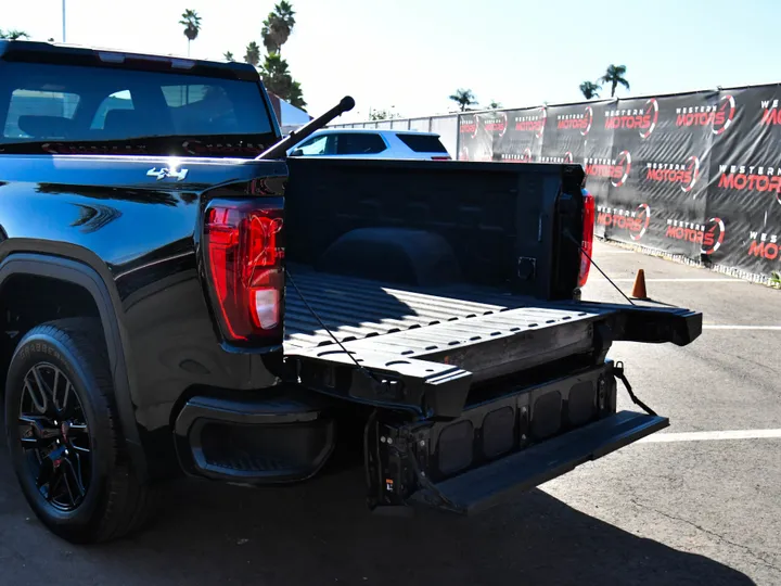 ONYX BLACK, 2023 GMC SIERRA 1500 Image 40