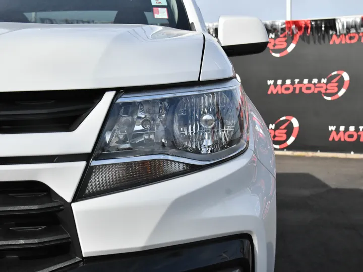 SUMMIT WHITE, 2021 CHEVROLET COLORADO Image 9
