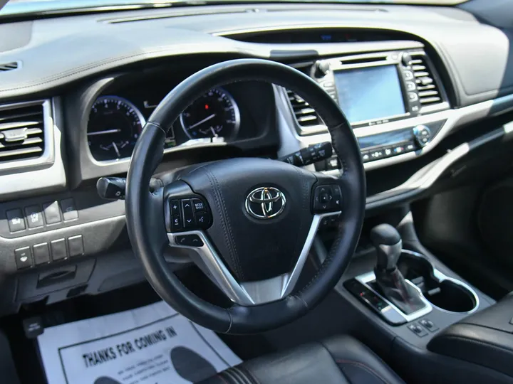 BLACK, 2019 TOYOTA HIGHLANDER Image 13