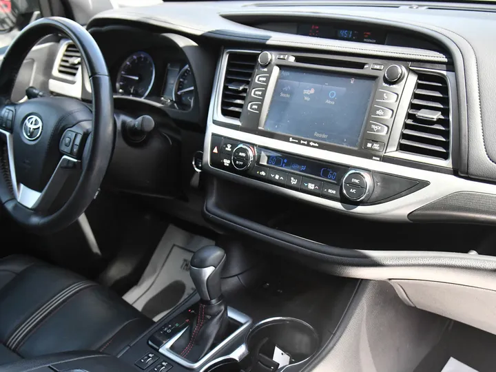 BLACK, 2019 TOYOTA HIGHLANDER Image 44