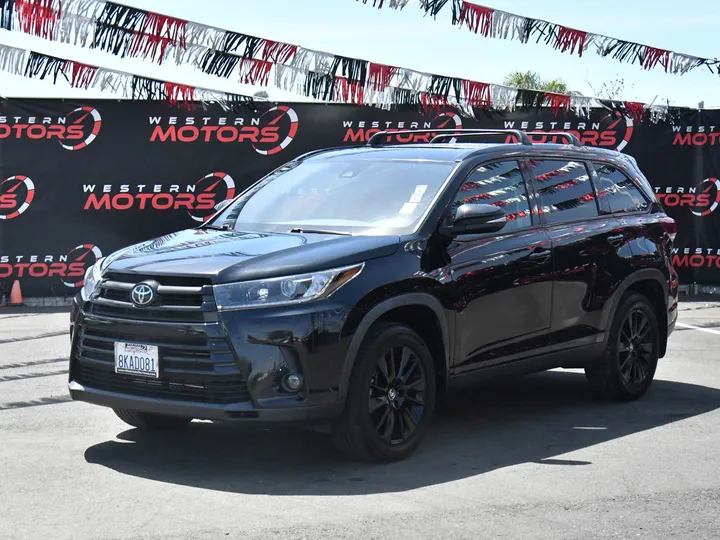 BLACK, 2019 TOYOTA HIGHLANDER Image 3