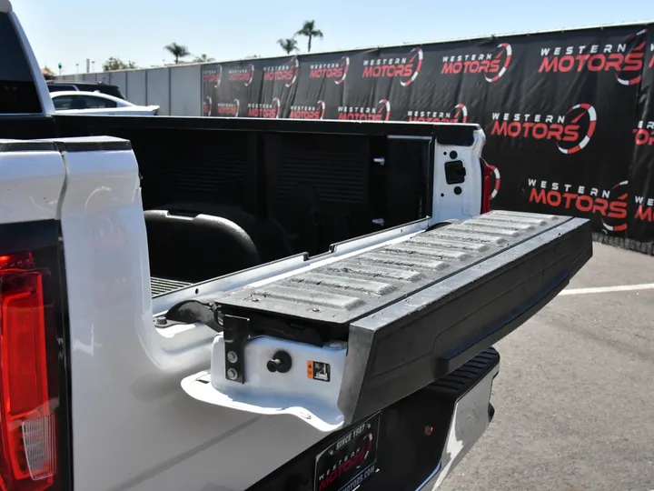 SUMMIT WHITE, 2024 GMC SIERRA 1500 Image 38