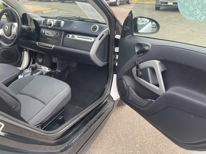 BLACK, 2014 SMART FORTWO Image 9