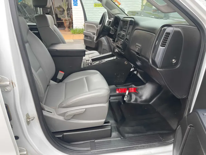 WHITE, 2015 CHEVROLET SILVERADO 3500 HD DOUBLE CAB Image 17