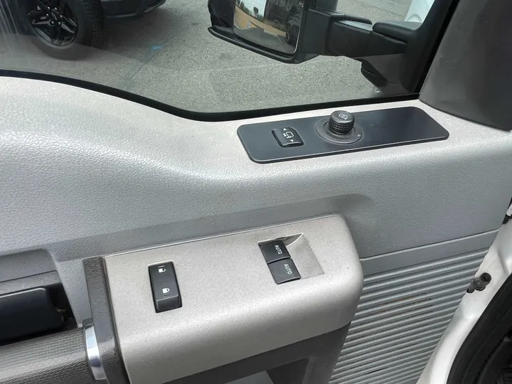 BLACK, 2016 FORD F350 SUPER DUTY SUPER CAB Image 24
