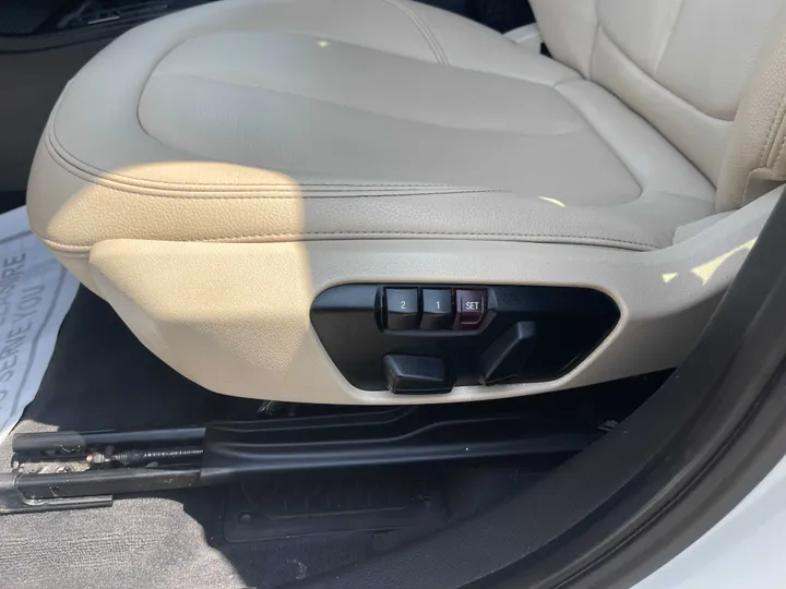 WHITE, 2018 BMW X1 Image 19