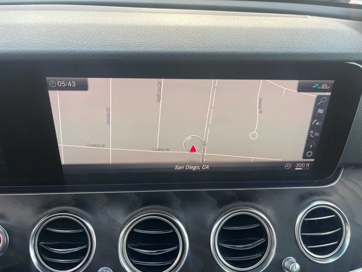 BLACK, 2019 MERCEDES-BENZ E-CLASS Image 23