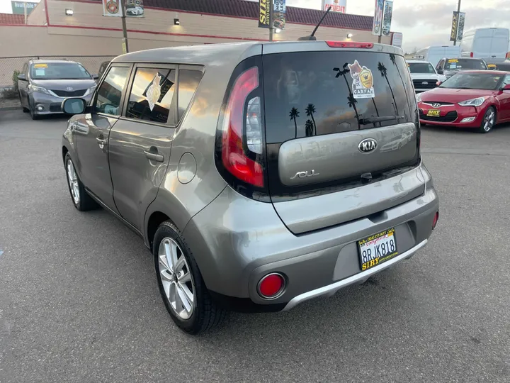 GRAY, 2018 KIA SOUL Image 5