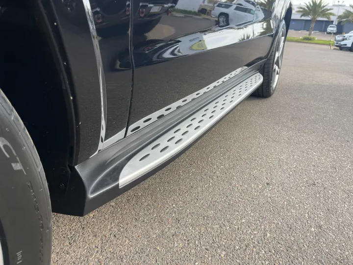 BLACK, 2017 MERCEDES-BENZ GLS Image 9