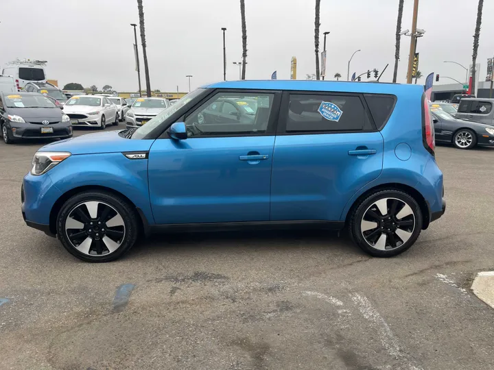 BLUE, 2016 KIA SOUL Image 6