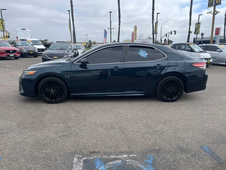 GRAY, 2018 TOYOTA CAMRY HYBRID Image 6