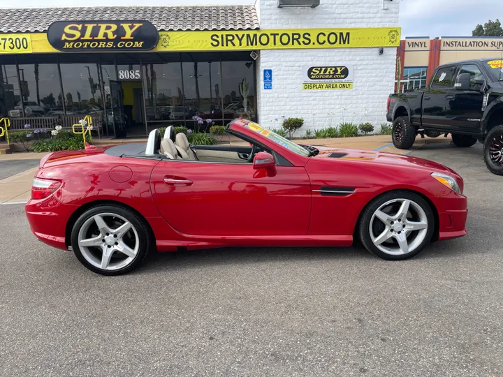 RED, 2012 MERCEDES-BENZ SLK-CLASS Image 12