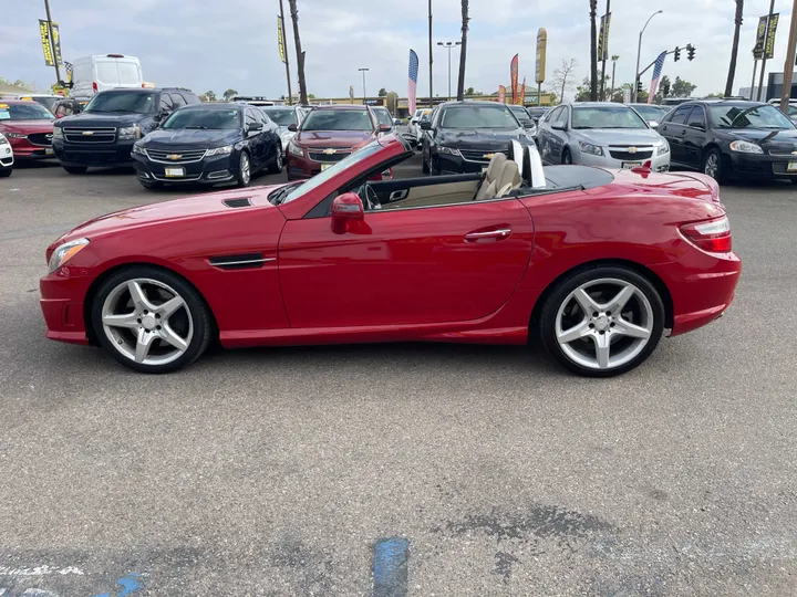 RED, 2012 MERCEDES-BENZ SLK-CLASS Image 16