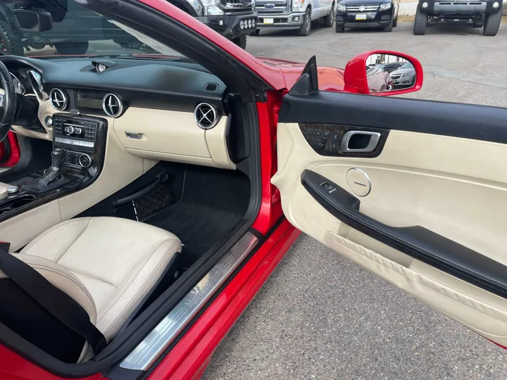 RED, 2012 MERCEDES-BENZ SLK-CLASS Image 19