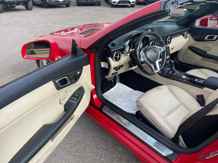 RED, 2012 MERCEDES-BENZ SLK-CLASS Image 22