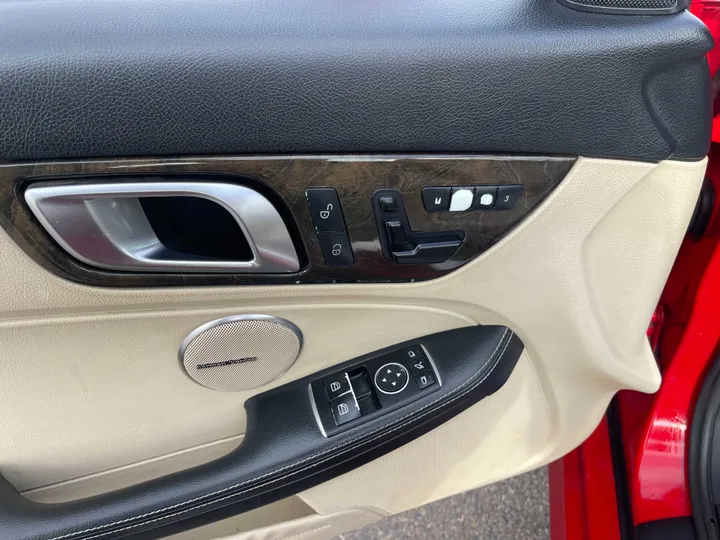 RED, 2012 MERCEDES-BENZ SLK-CLASS Image 24