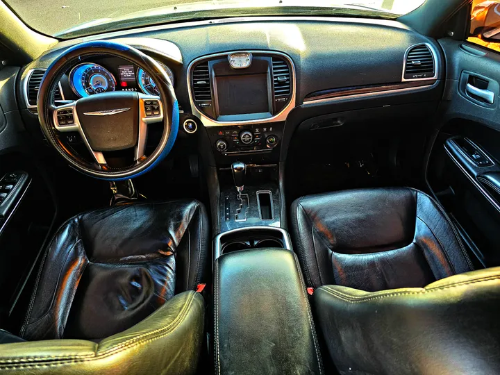 BLUE, 2011 CHRYSLER 300 Image 11