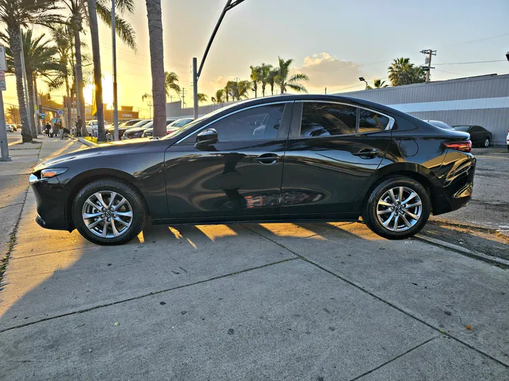 BLACK, 2021 MAZDA MAZDA3 Image 4