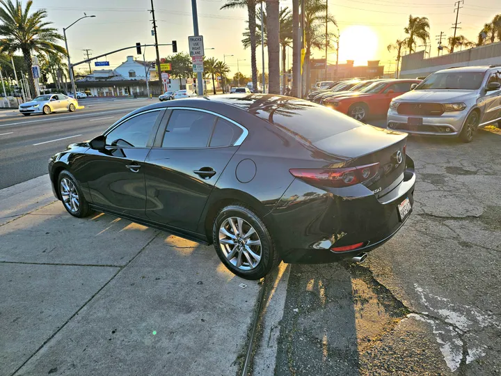 BLACK, 2021 MAZDA MAZDA3 Image 5