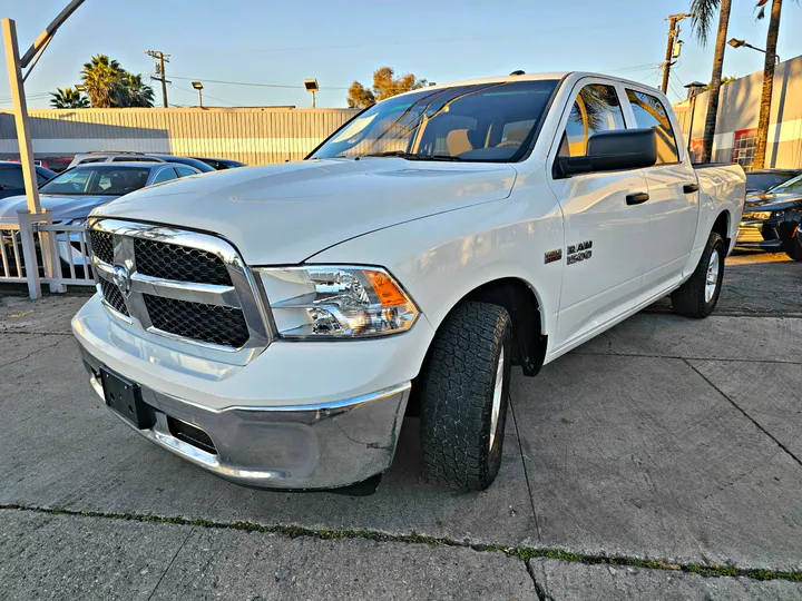 WHITE, 2016 RAM 1500 CREW CAB Image 3