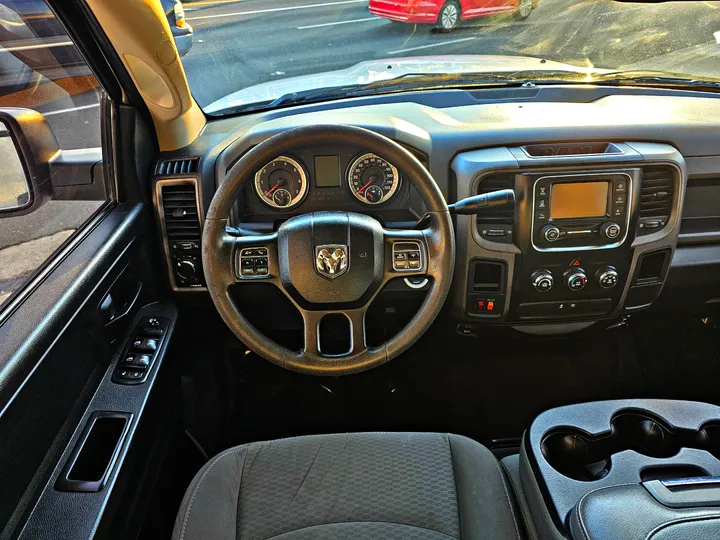 WHITE, 2016 RAM 1500 CREW CAB Image 13