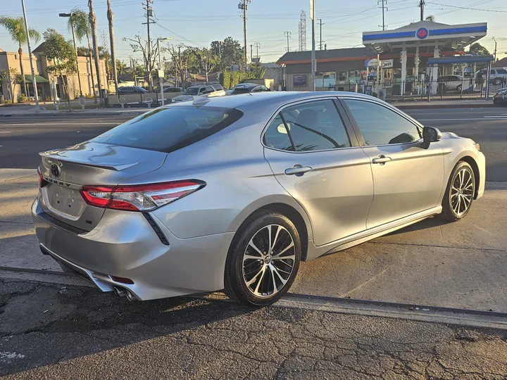SILVER, 2020 TOYOTA CAMRY Image 6