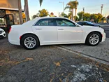 WHITE, 2016 CHRYSLER 300 Thumnail Image 8