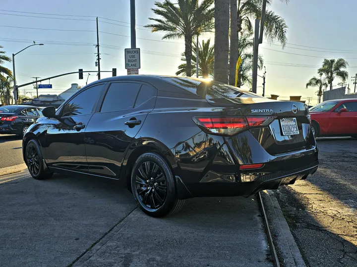 BLACK, 2021 NISSAN SENTRA Image 5