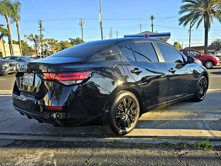 BLACK, 2021 NISSAN SENTRA Image 7