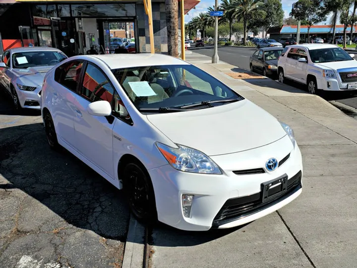 WHITE, 2013 TOYOTA PRIUS Image 2