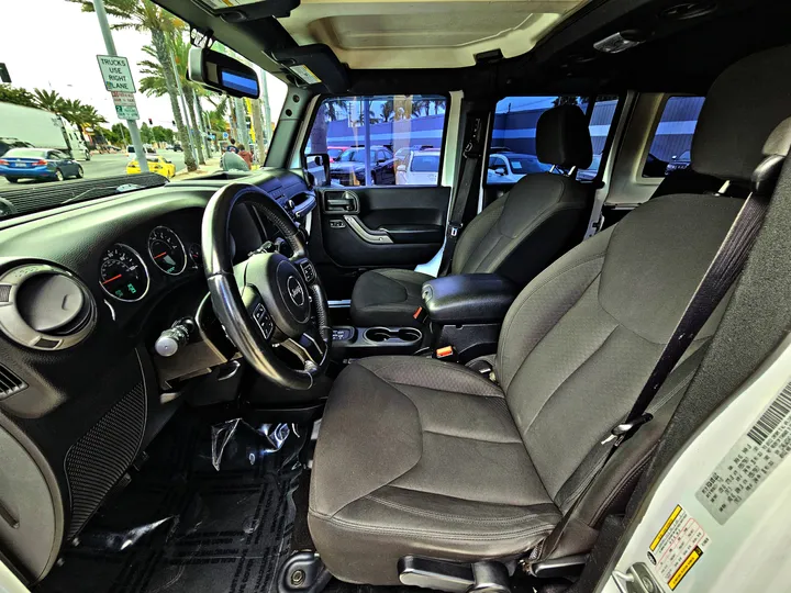 WHITE, 2015 JEEP WRANGLER Image 9