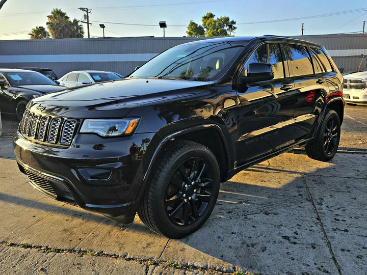 BLACK, 2020 JEEP GRAND CHEROKEE Image 3