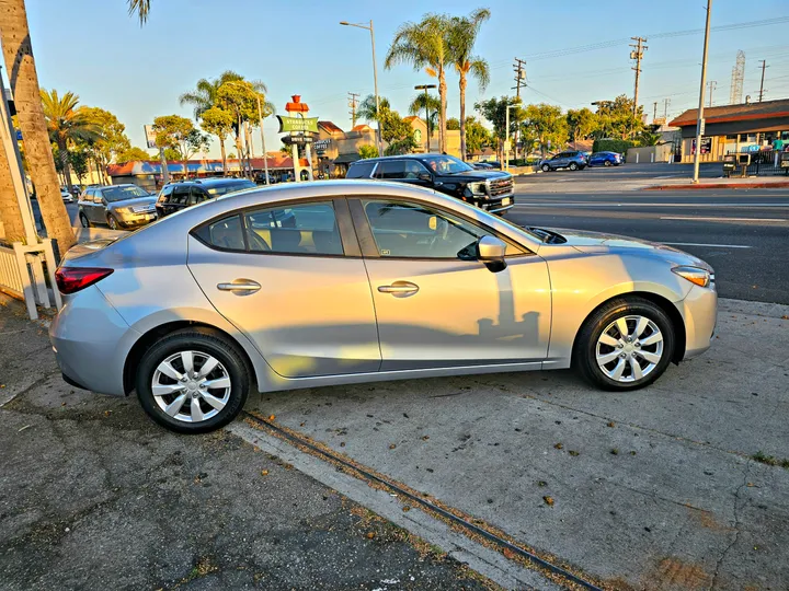 SILVER, 2017 MAZDA MAZDA3 Image 6